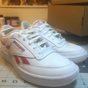 Reebok club c revenge men’s size 7 boys 7y womens9